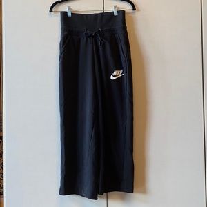Nike Cropped Wide Leg Sweats 🖤